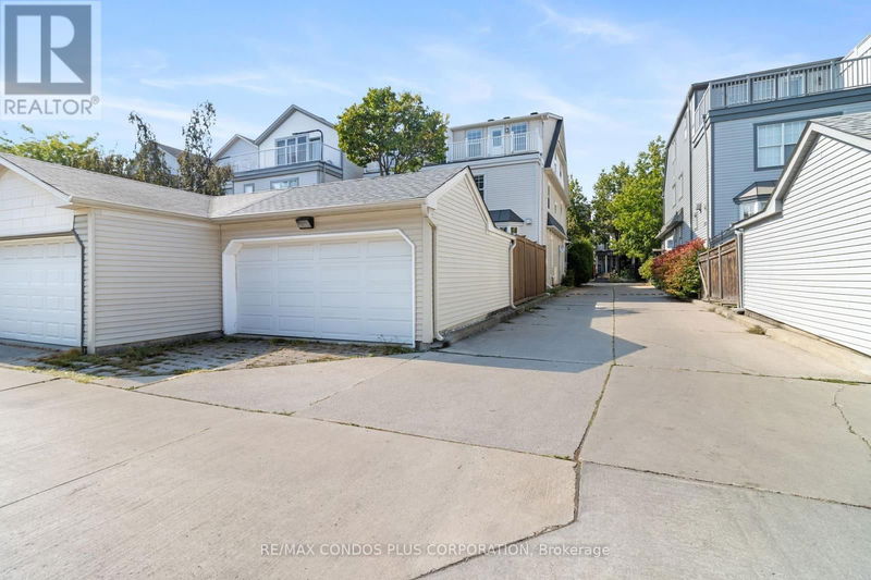 127 Boardwalk Drive  Toronto (The Beaches), M4L3X9 | Image 40