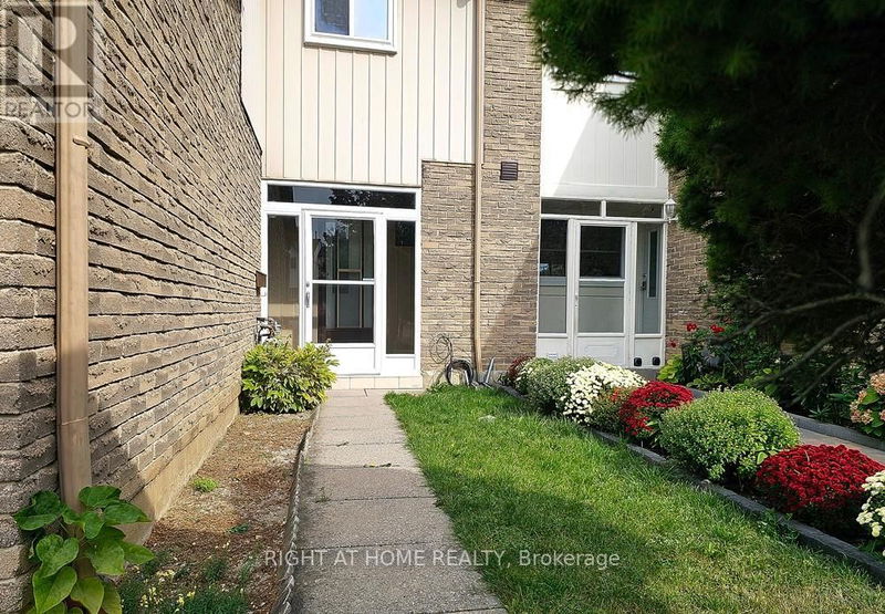 121 Valley Stream Drive  Toronto (Milliken), M1V2A4 | Image 3