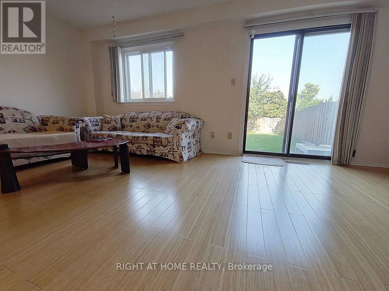 121 Valley Stream Drive  Toronto (Milliken), M1V2A4 | Image 8