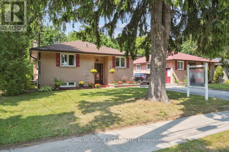 26 Oakridge Drive  Toronto (Cliffcrest), M1M2A4 | Image 1