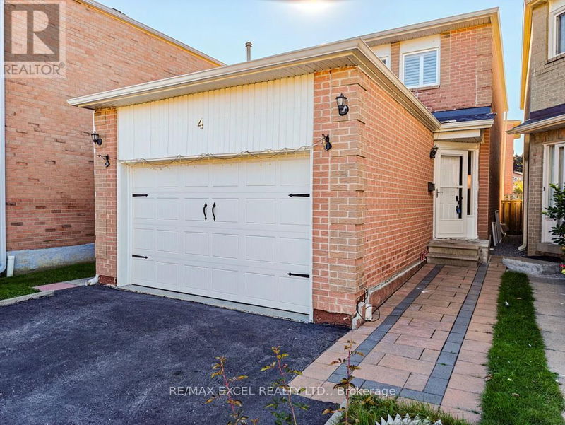 4 Flatwoods Drive  Toronto (Milliken), M1V4H4 | Image 3