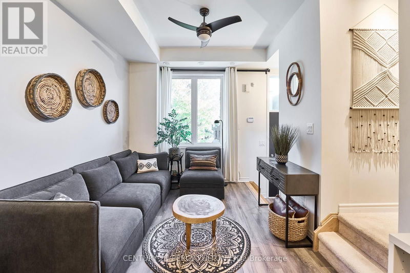  13 - 15 Heron Park  Toronto (West Hill), M1E0B8 | Image 1