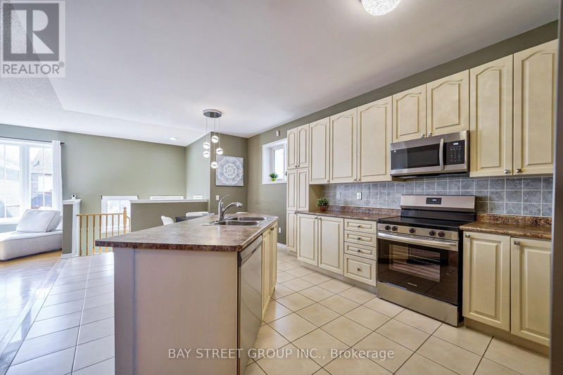 21 Loughlin Hill Crescent  Ajax (Central East), L1Z1P8 | Image 6