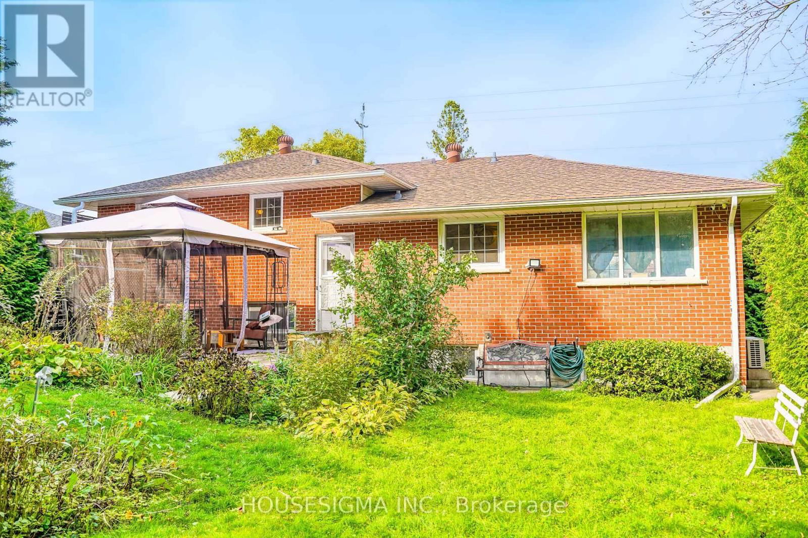 227 ROSSLAND ROAD E Image 37