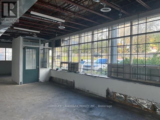 UNIT 2 - 1820 MIDLAND AVENUE Image 3