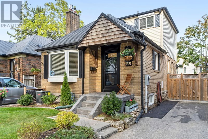 43 White Birch Road  Toronto (Birchcliffe-Cliffside), M1N3A7 | Image 2