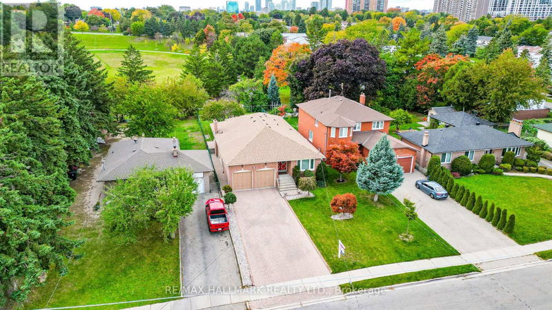 40 Aragon Avenue  Toronto (Tam O'Shanter-Sullivan), M1T1X7 | Image 2