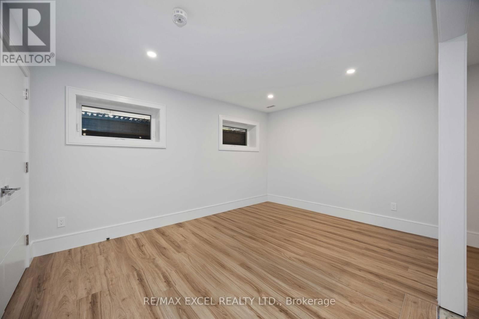 8 SCARBOROUGH HEIGHTS BOULEVARD Image 32