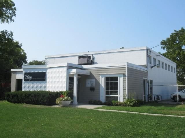 425 ENFIELD Road Image 1