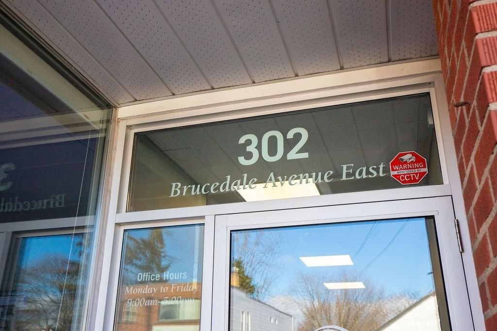 302 Brucedale Avenue E Image 5