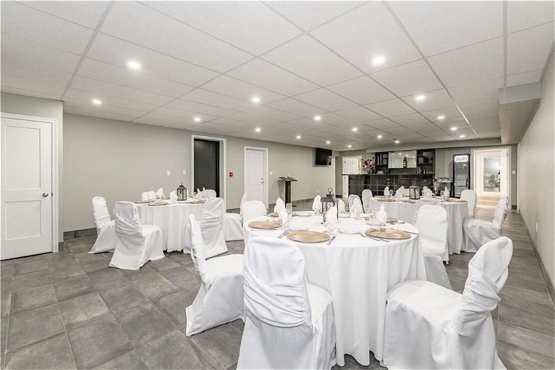 Image #1 of Restaurant for Sale at 288 Kemp Road W, Grimsby, Ontario