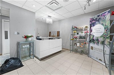 Image #1 of Commercial for Sale at 4 Windward Drive, Grimsby, Ontario
