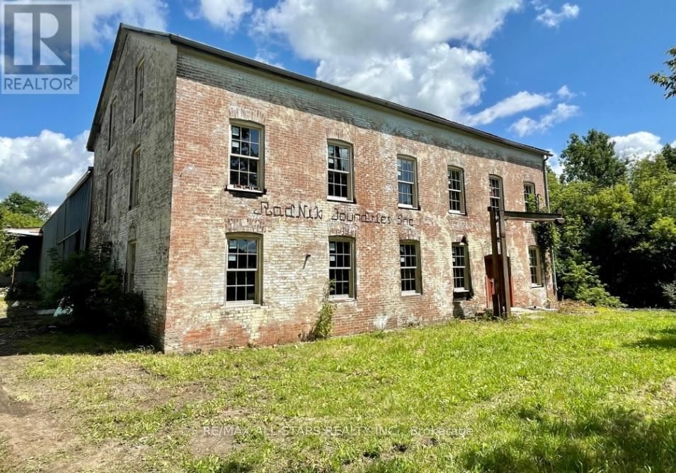 175 LAIDLAW STREET NORTH Image 1