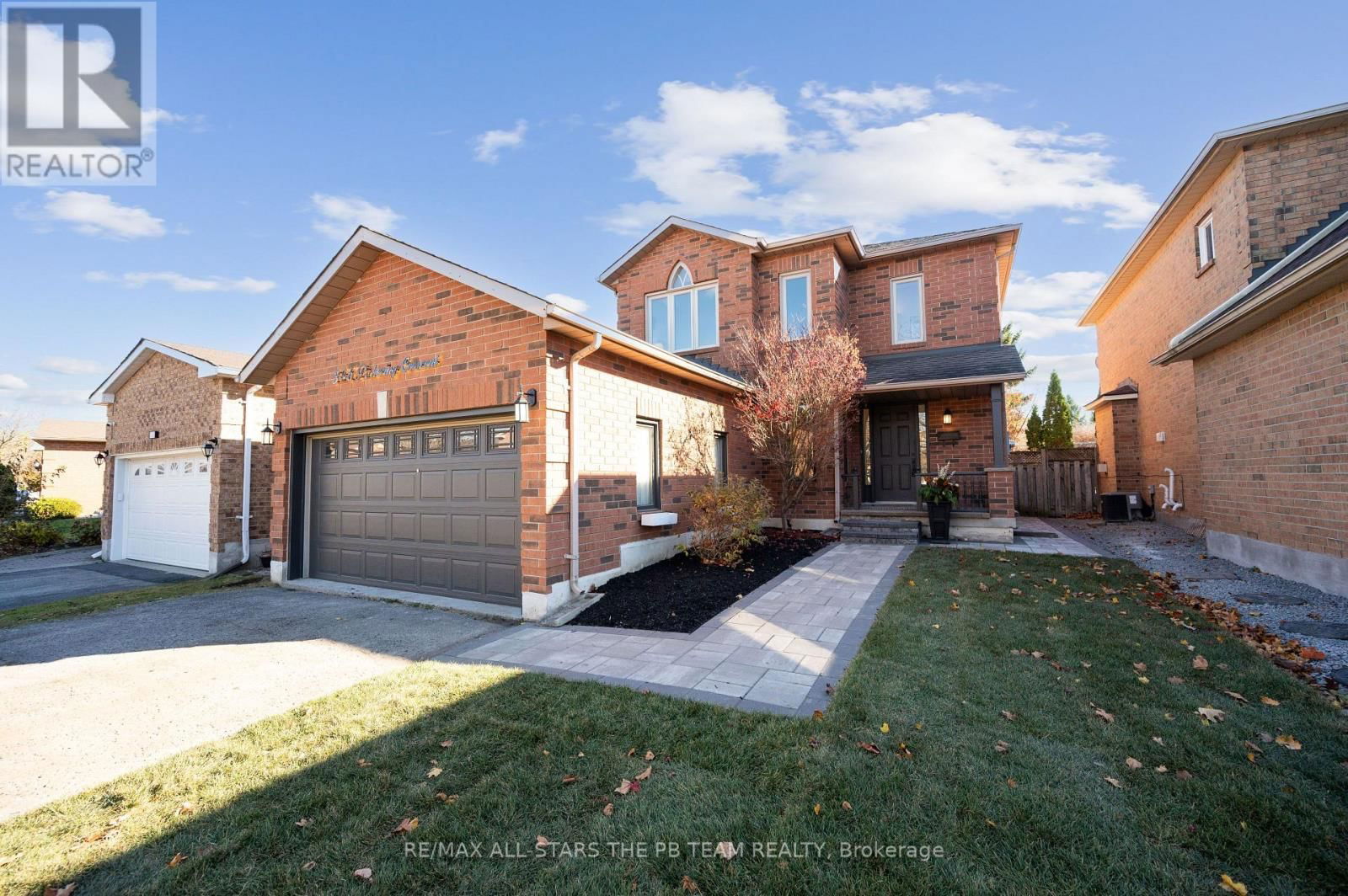 346 PICKERING CRESCENT Image 2