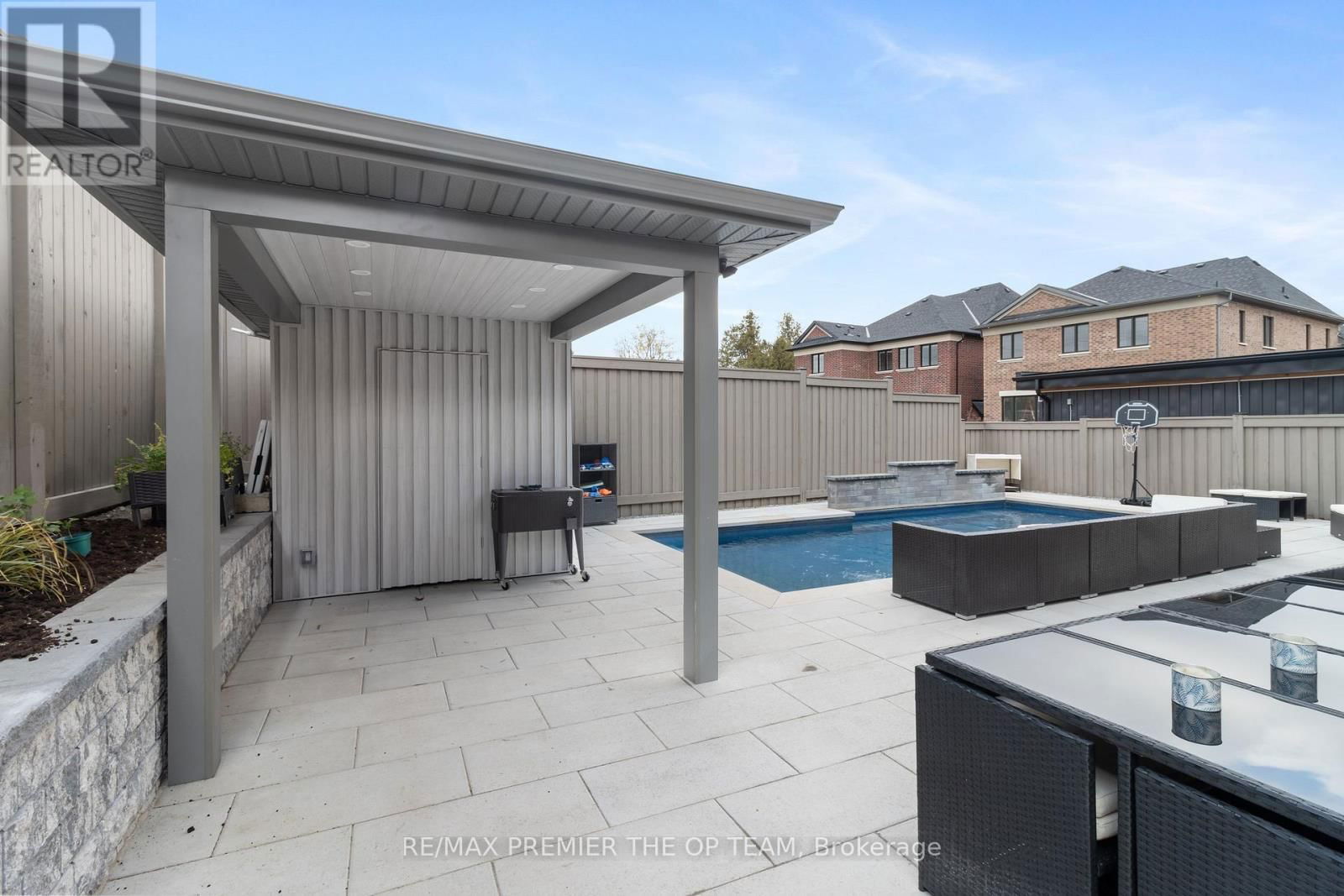 89 ROSSHAVEN CRESCENT Image 32