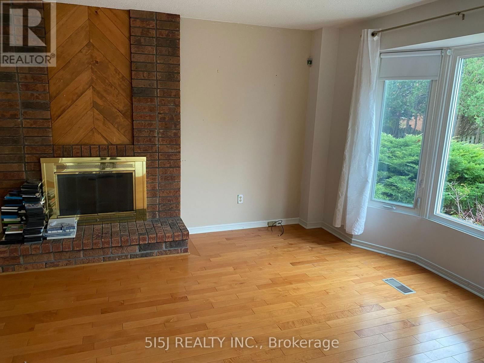 556 VILLAGE PARKWAY Image 4