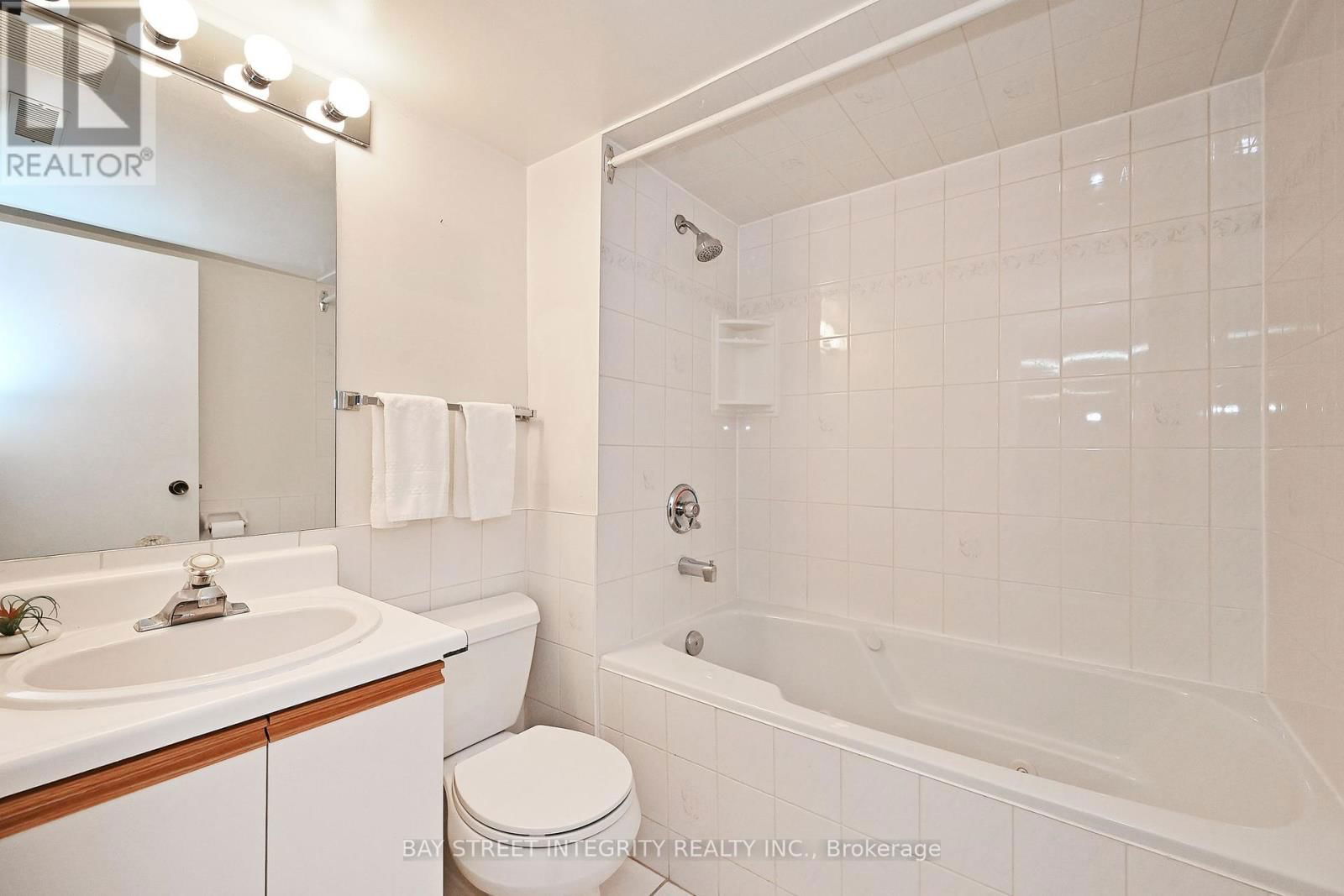 128 LARKSMERE COURT Image 34