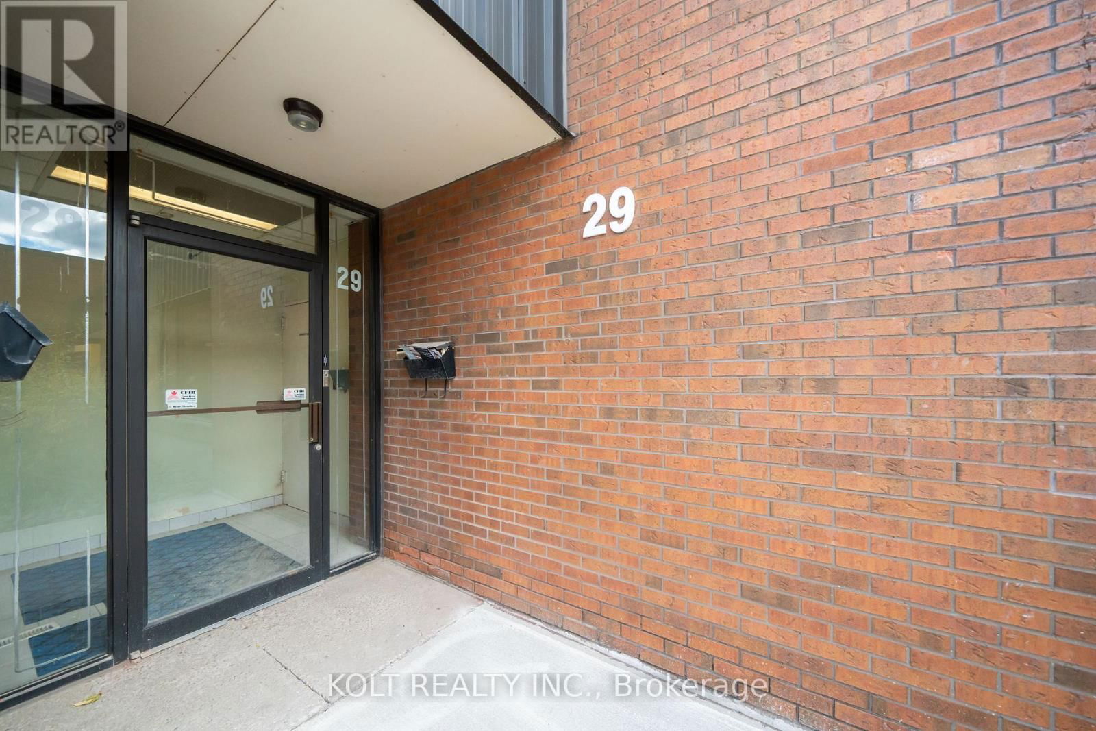 29 - 300 ESNA PARK DRIVE Image 1