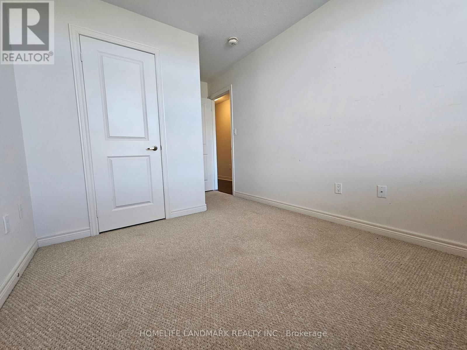 92 FORTIS CRESCENT Image 31