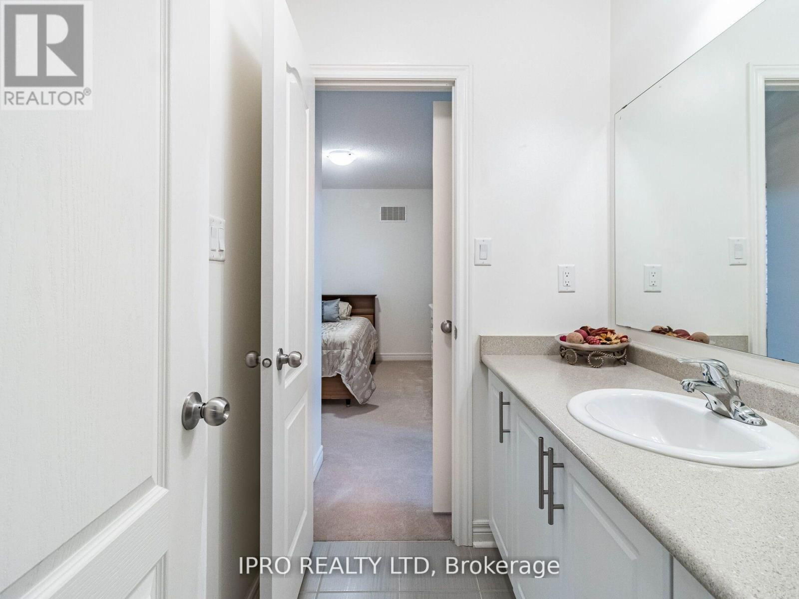 450 SUMMERLYN TRAIL Image 32