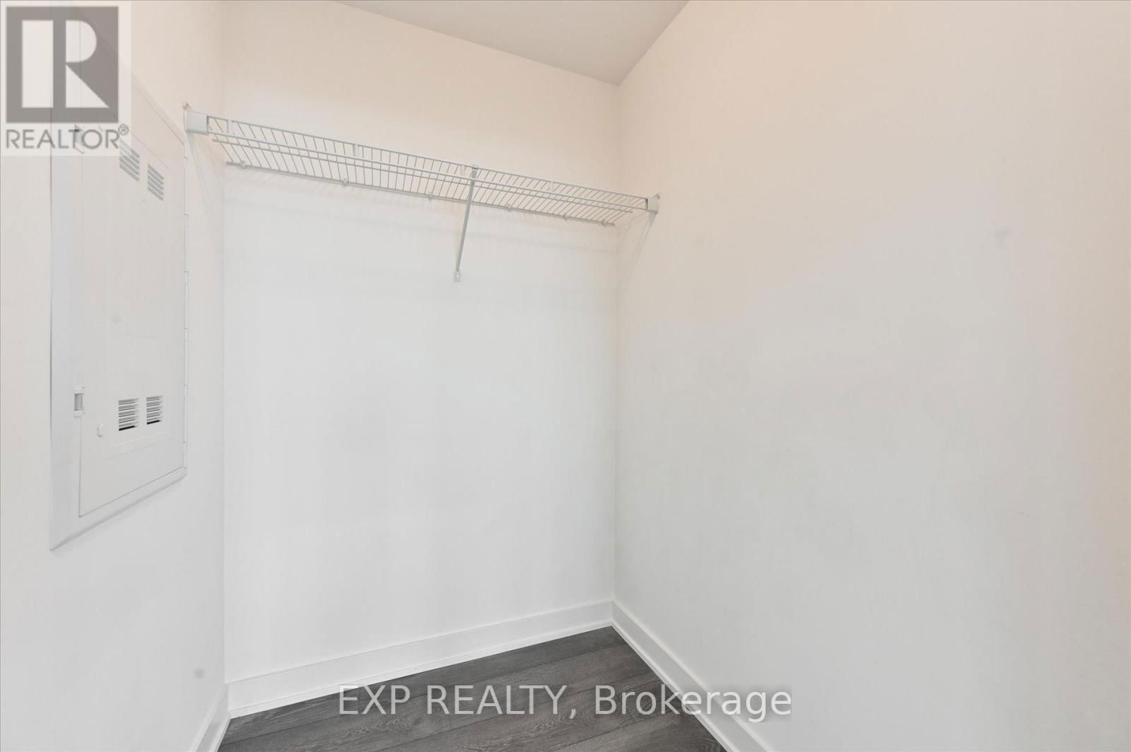 1006 - 120 EAGLE ROCK WAY Image 32