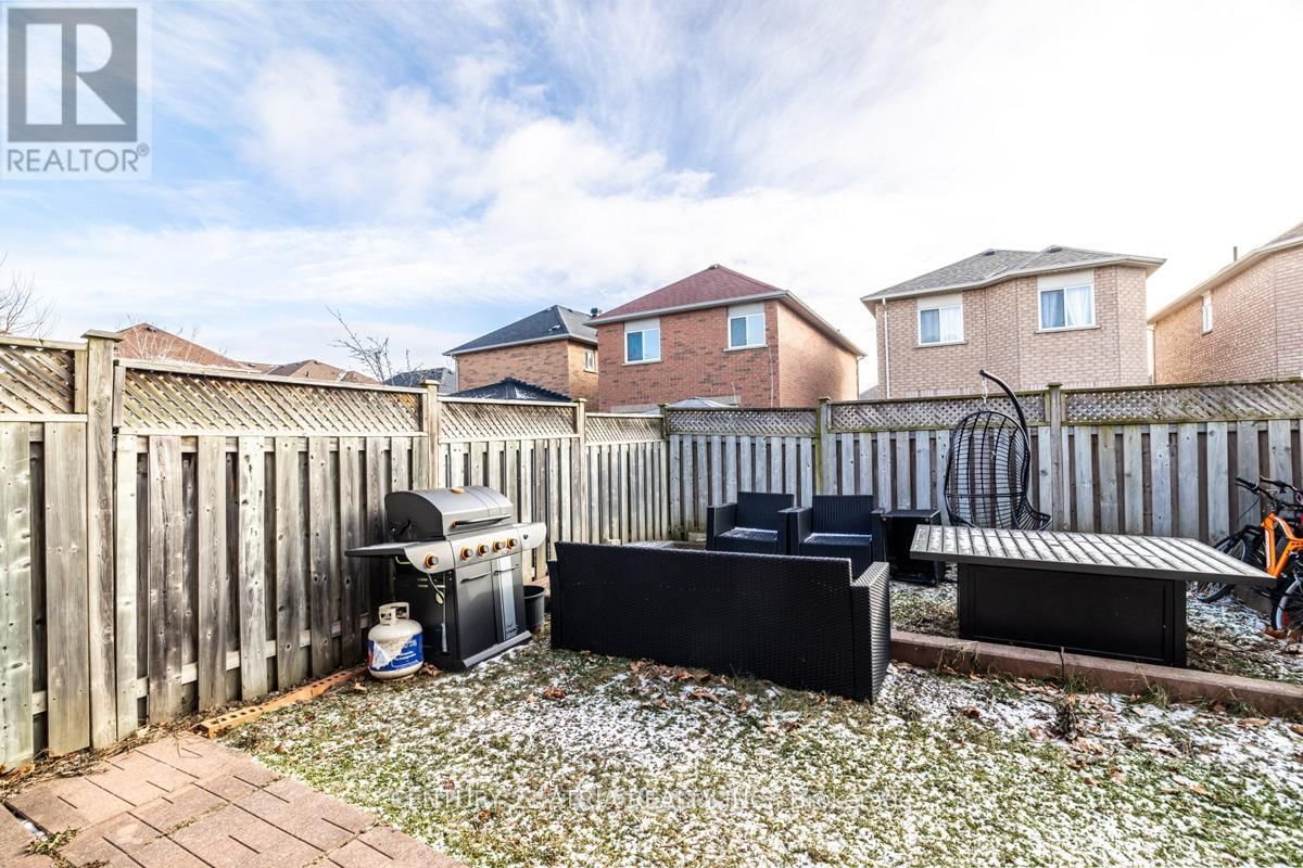 17 MACBRIDE CRESCENT Image 36