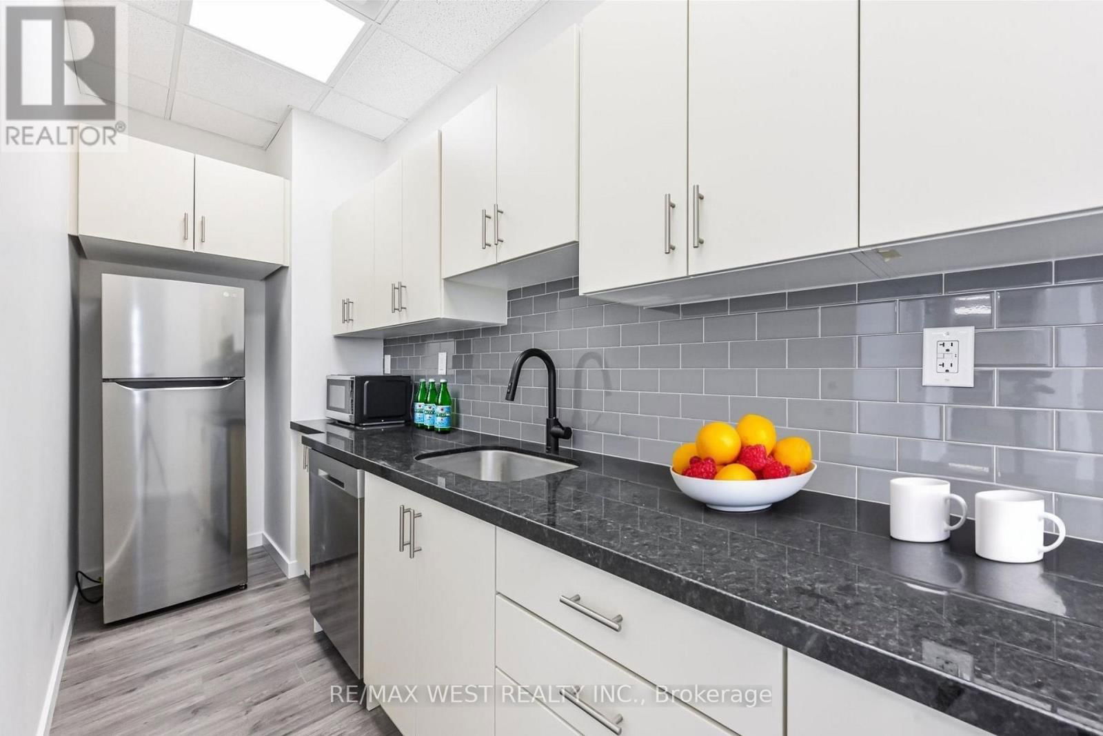 215 - 20 GREAT GULF DRIVE Image 18
