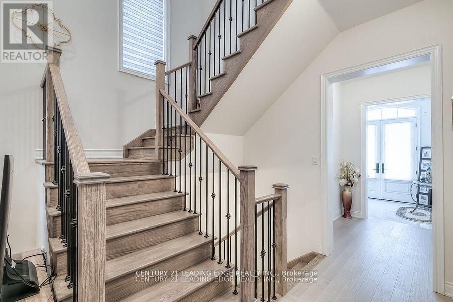 77 TERRAVISTA CRESCENT Image 28