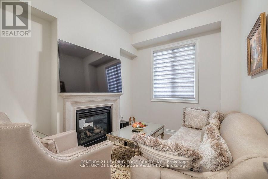 77 TERRAVISTA CRESCENT Image 29