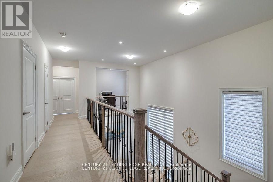 77 TERRAVISTA CRESCENT Image 30