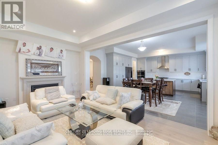 77 TERRAVISTA CRESCENT Image 38