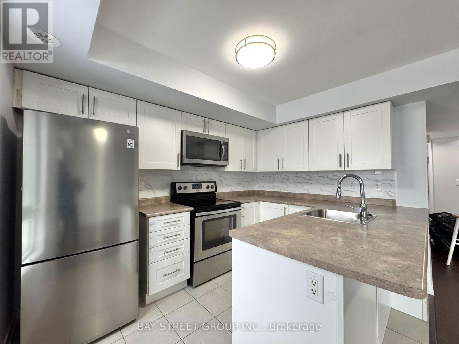 311 - 20 DUNSHEATH WAY Image 6