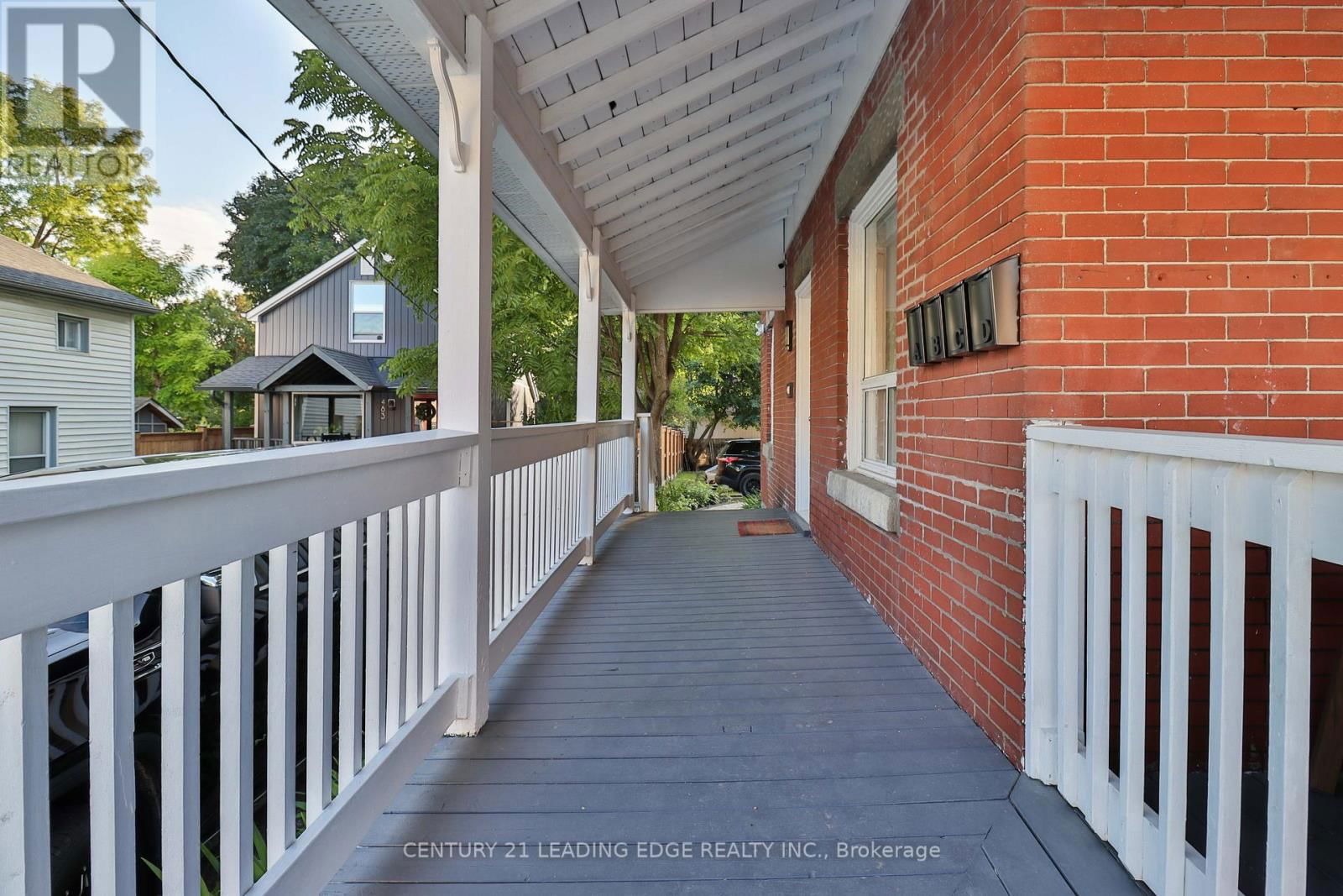 487 EAGLE STREET Image 3