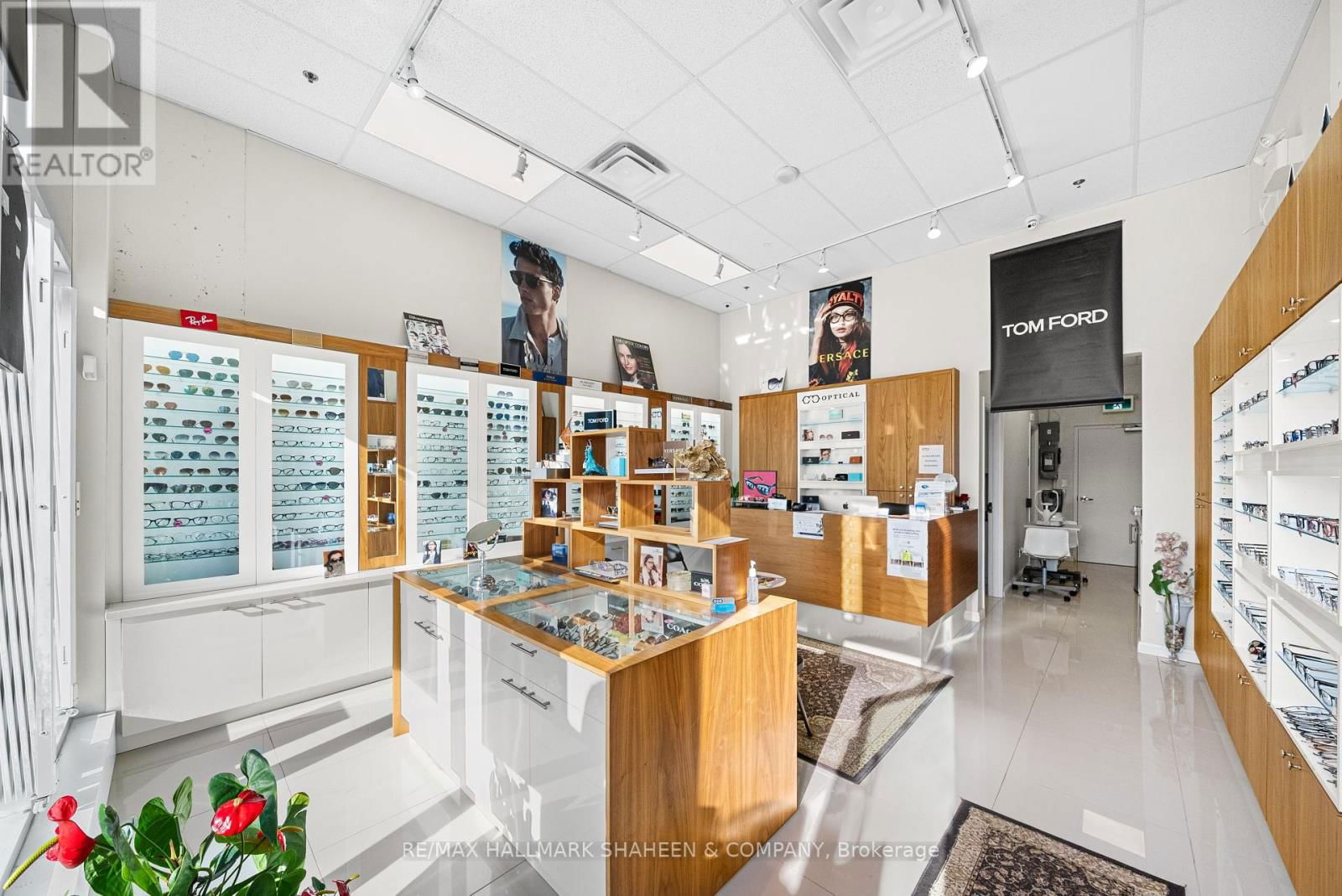 B10 - 9610 YONGE STREET Image 1