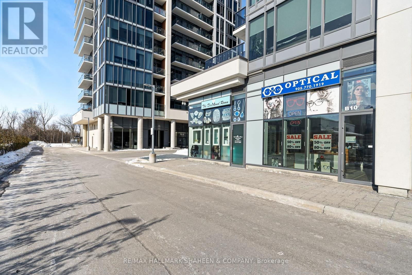 B10 - 9610 YONGE STREET Image 9