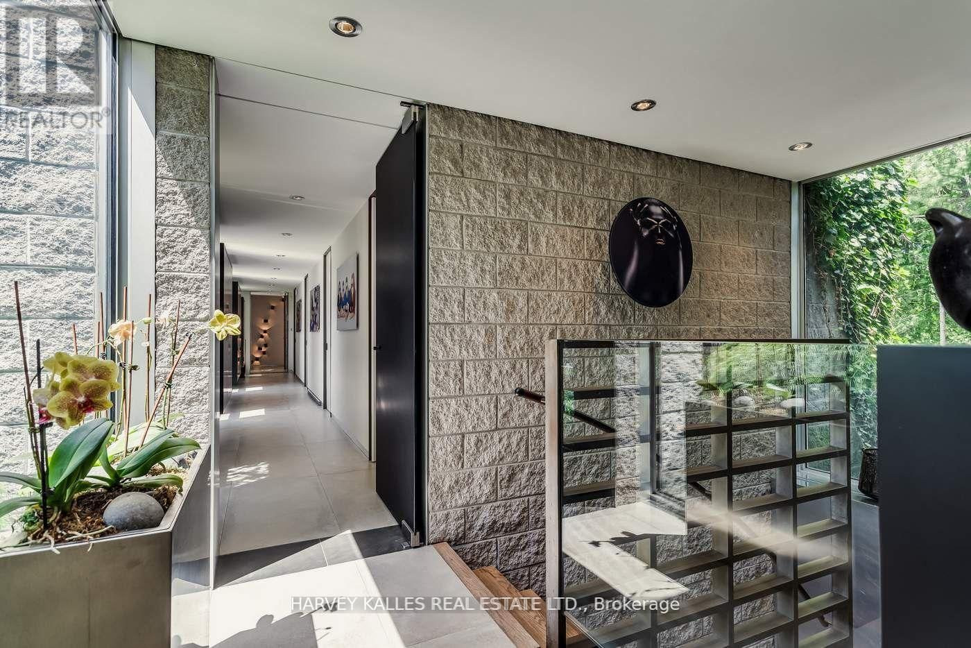 92 WESTWOOD LANE Image 16