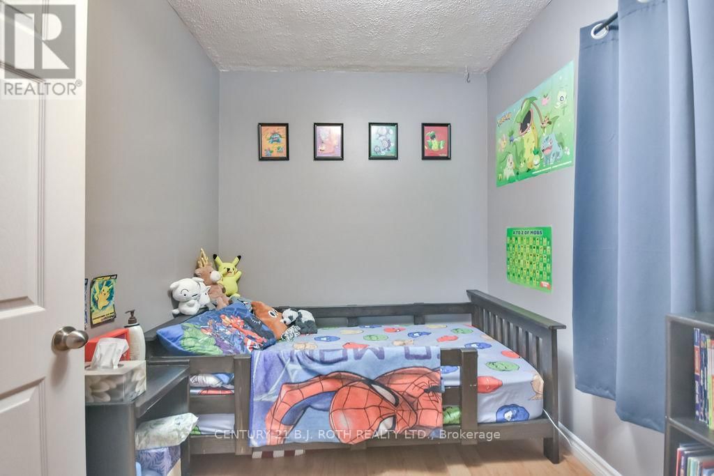 8 SUMMERSET PLACE Image 11