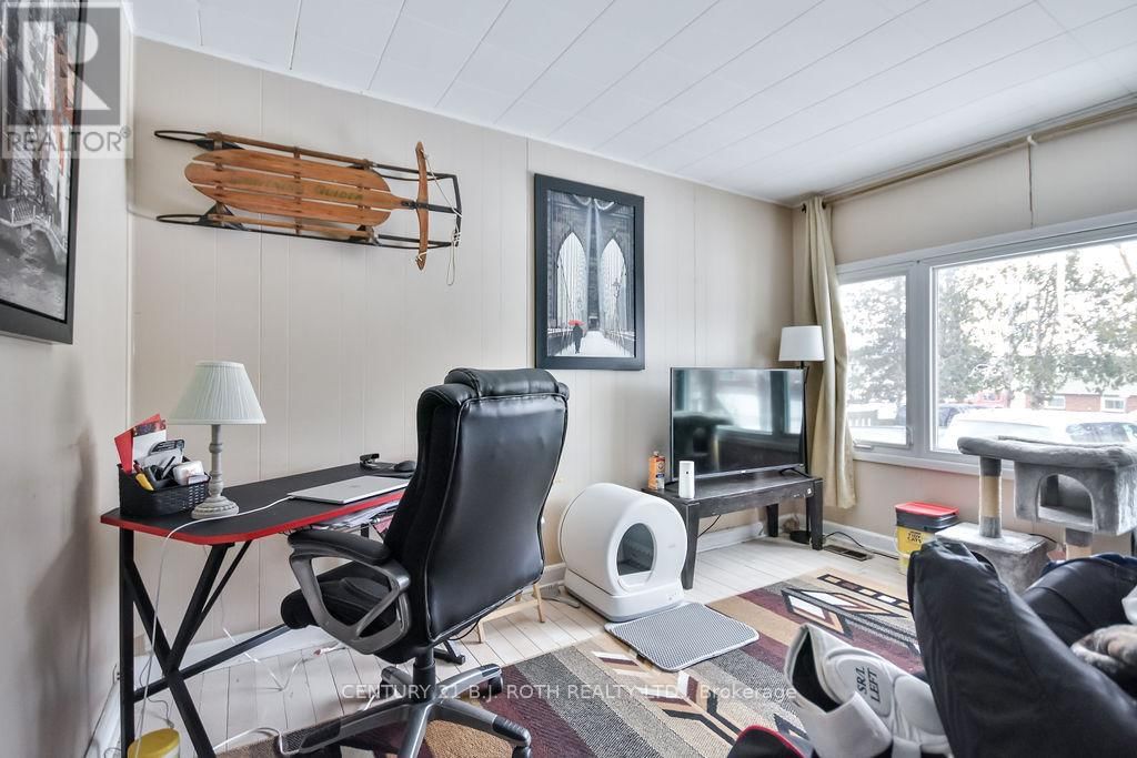 8 SUMMERSET PLACE Image 20