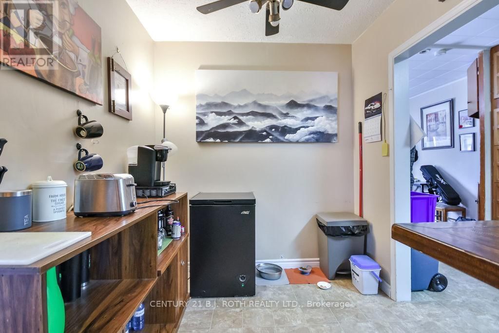 8 SUMMERSET PLACE Image 23