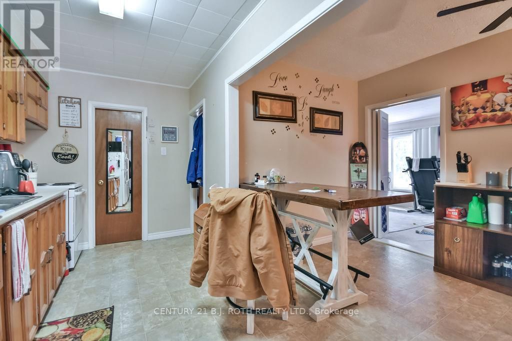 8 SUMMERSET PLACE Image 24