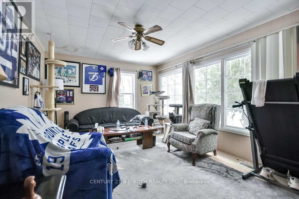 8 SUMMERSET PLACE Image 25