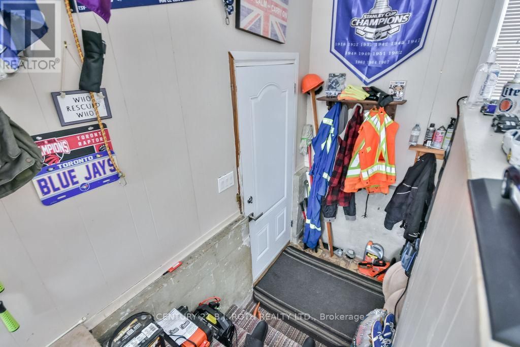 8 SUMMERSET PLACE Image 27