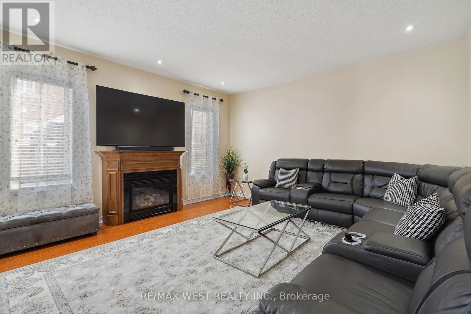 126 JOSEPHINE ROAD WEST Image 4