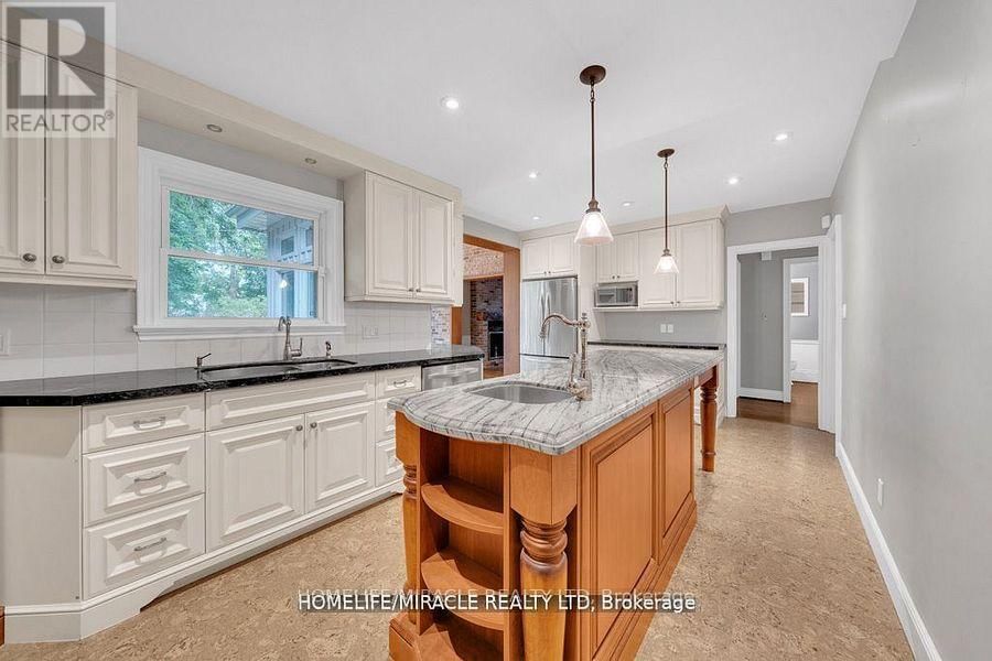 10 HOUGHTON BOULEVARD Image 11