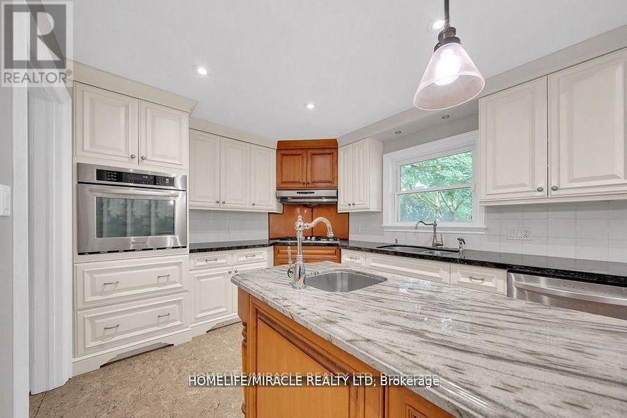 10 HOUGHTON BOULEVARD Image 13