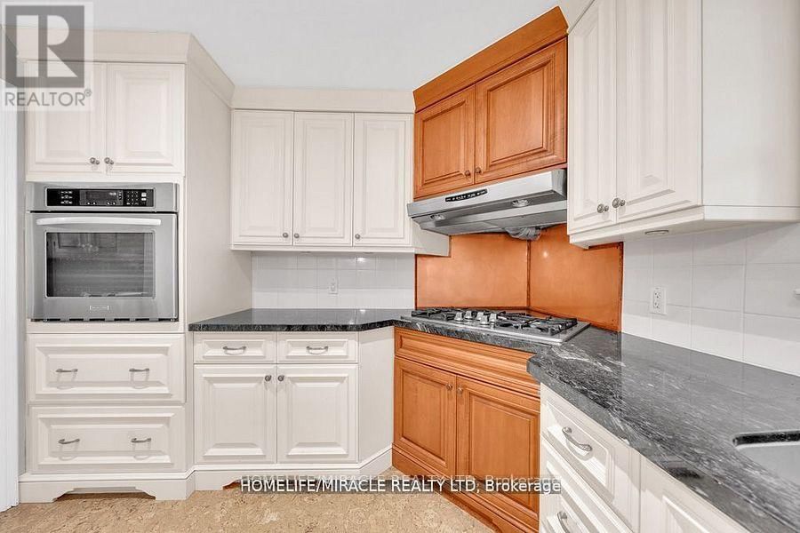 10 HOUGHTON BOULEVARD Image 14