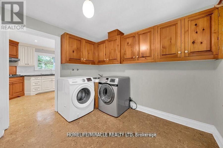 10 HOUGHTON BOULEVARD Image 18