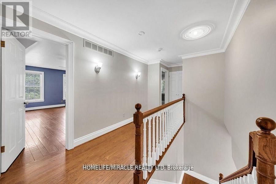 10 HOUGHTON BOULEVARD Image 20