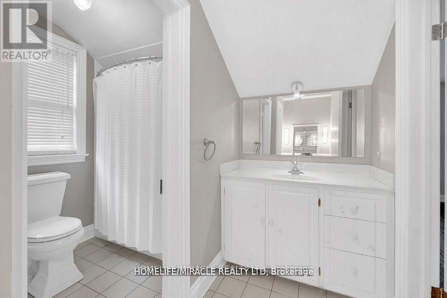 10 HOUGHTON BOULEVARD Image 23