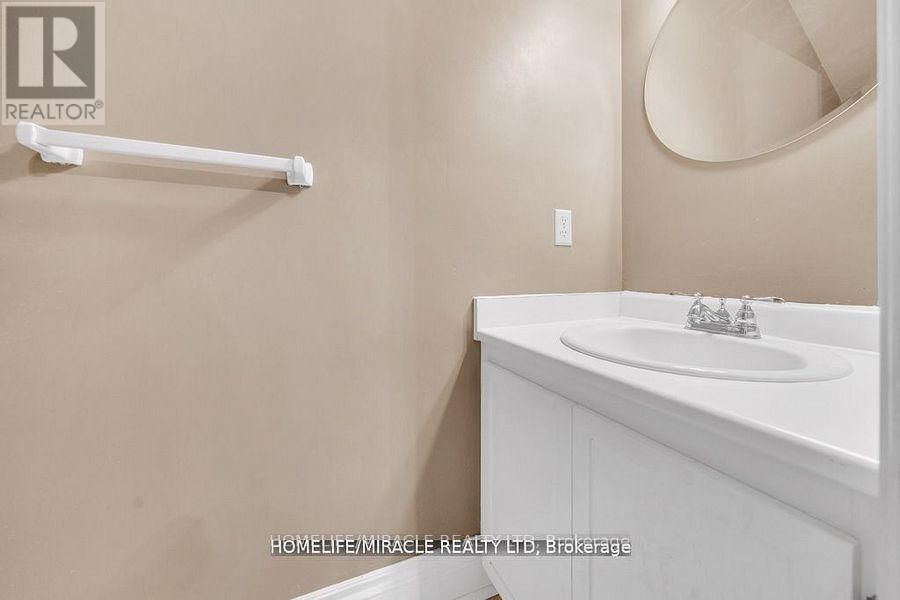 10 HOUGHTON BOULEVARD Image 24
